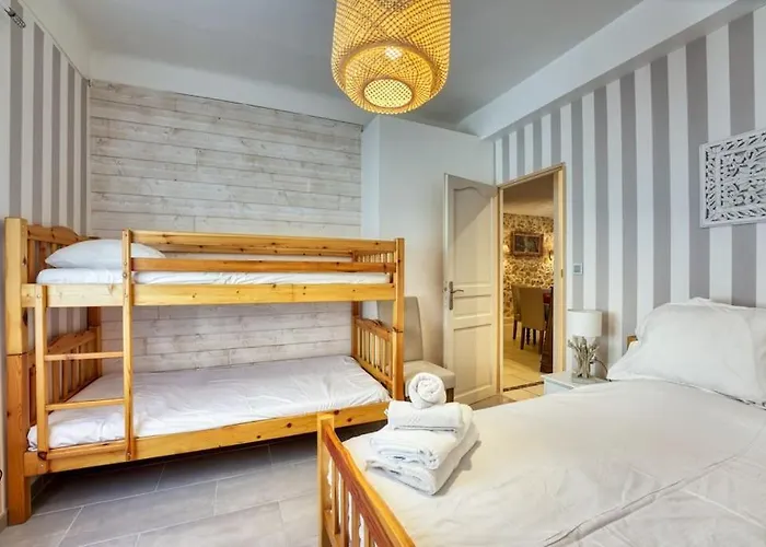 New 2-Bed Central Cannes Apt
